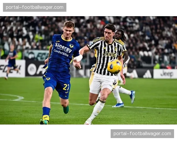 特写镜头：格拉利什连续变向突破，在底线处送出关键倒三角传中